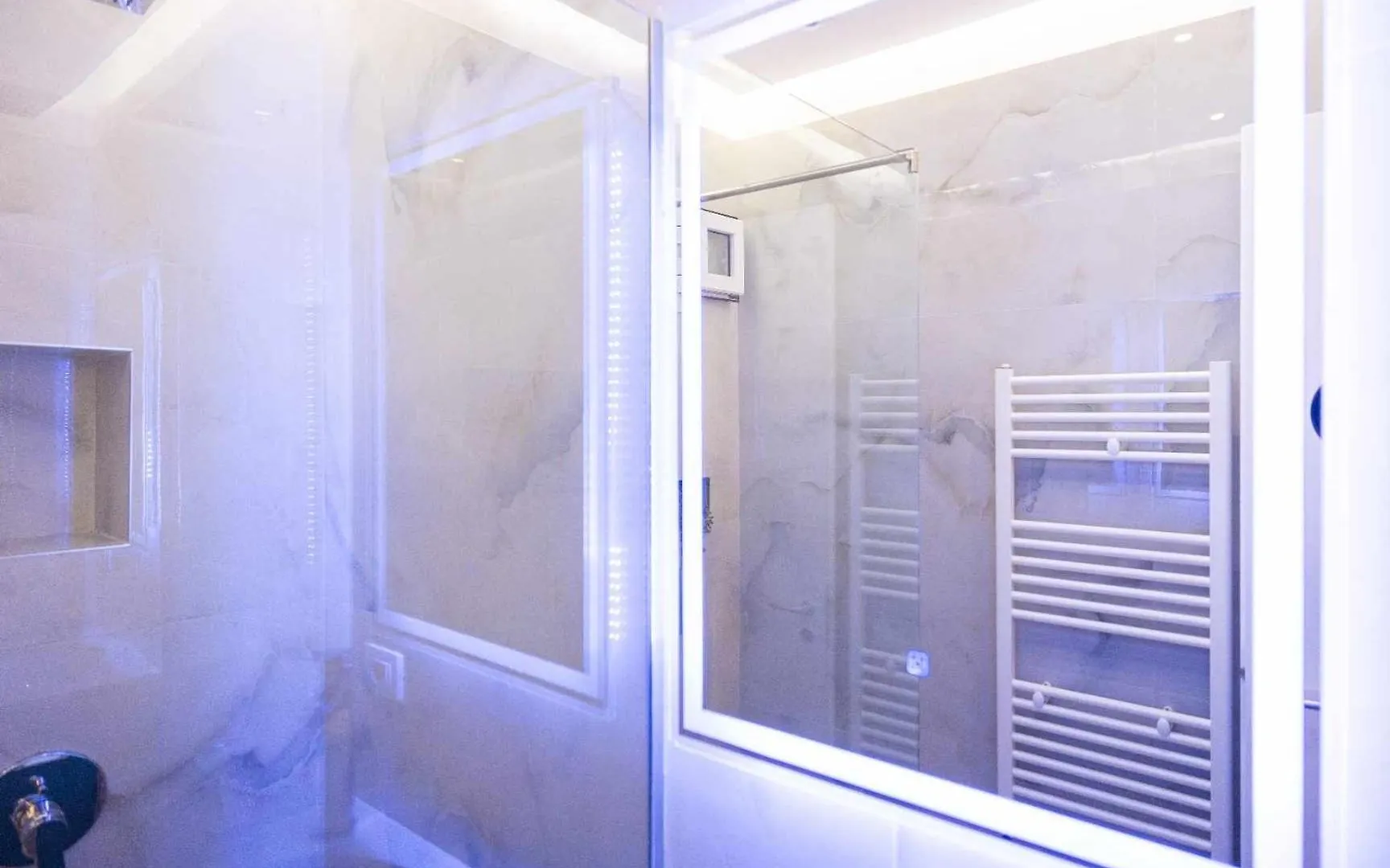 Zoto Luxury Apartment ヒマラ アルバニア