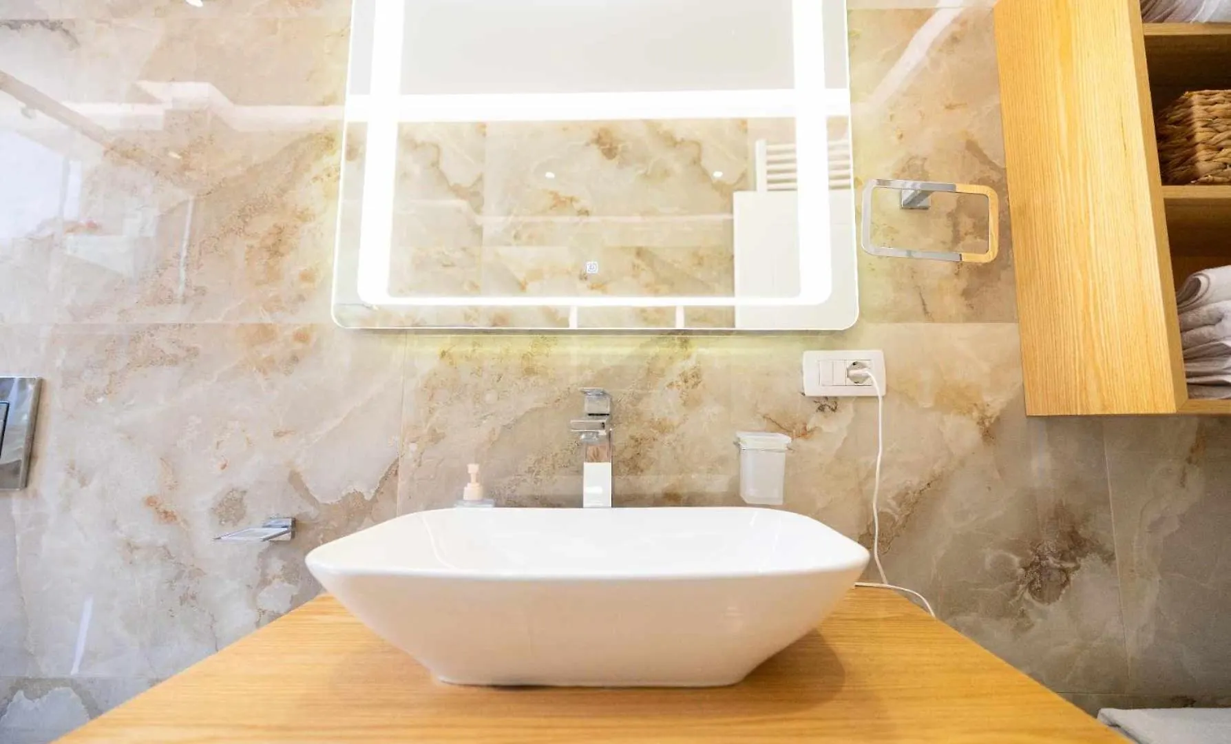 Zoto Luxury Apartment Himare
