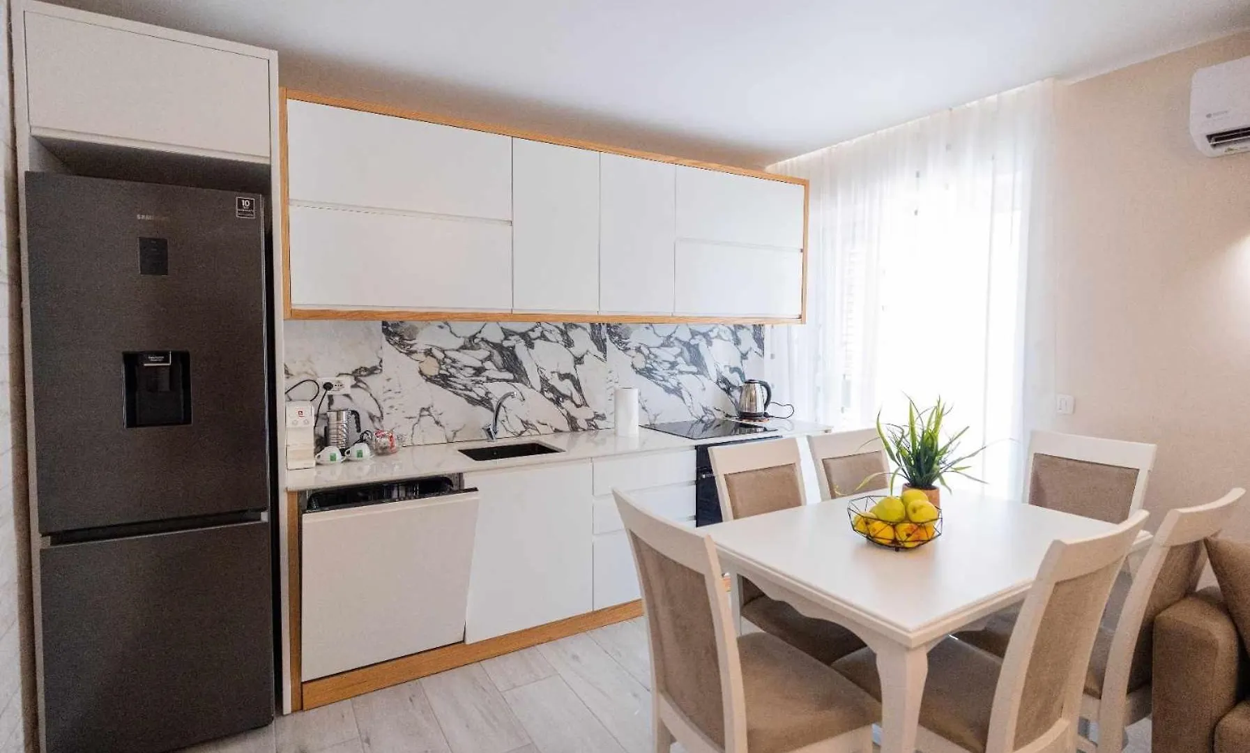 Zoto Luxury Apartment Himare