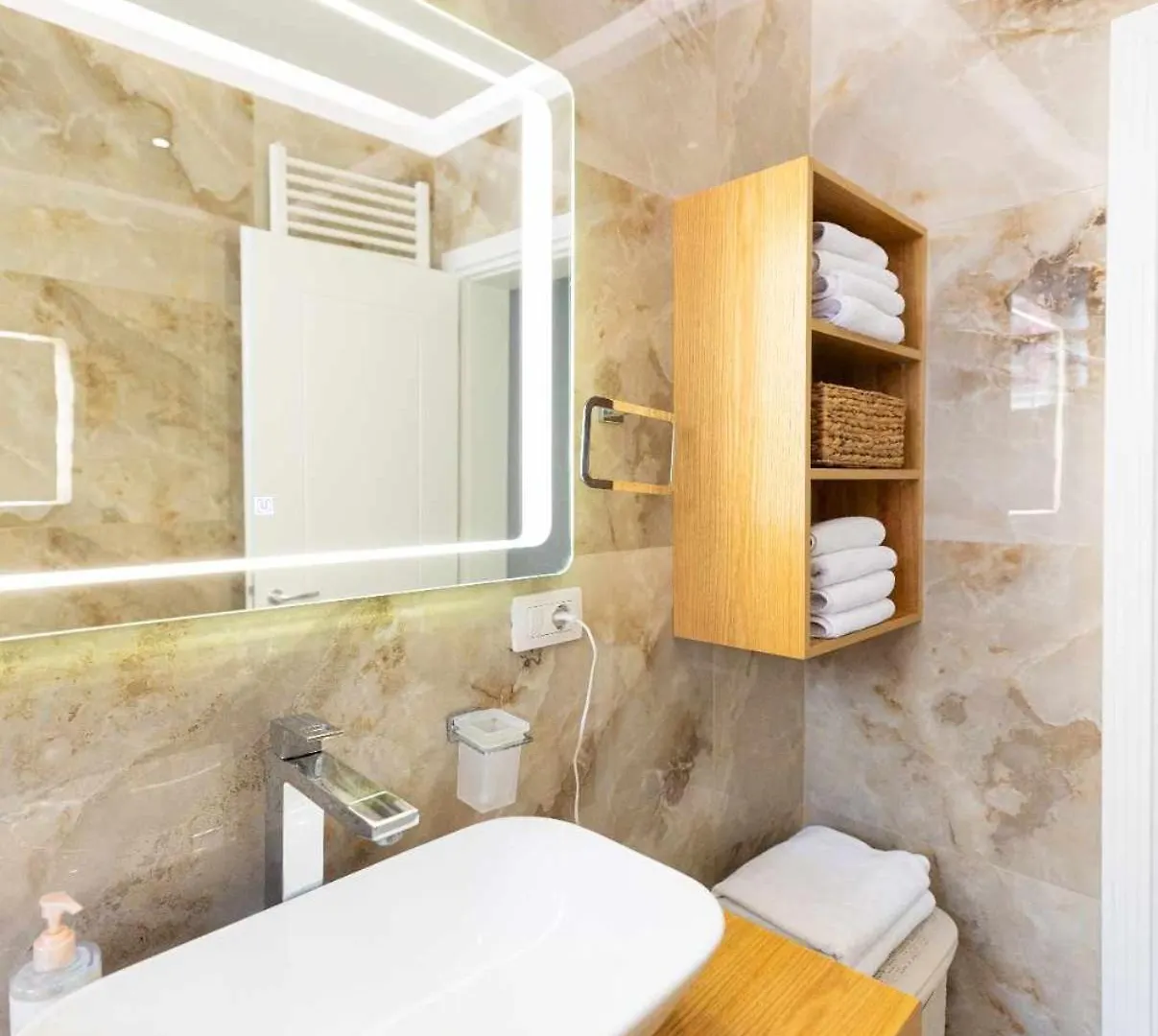 Zoto Luxury Apartment Himare Albania