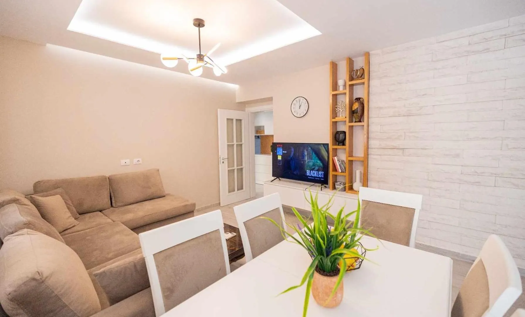 Zoto Luxury Apartment Himare 0*,
